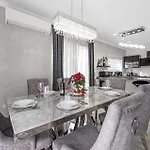 3 Bedroom Amazing In Semesterbostad *