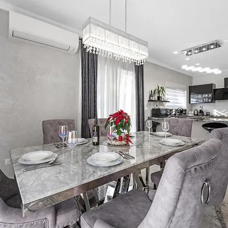 3 Bedroom Amazing In بيت للعطل *