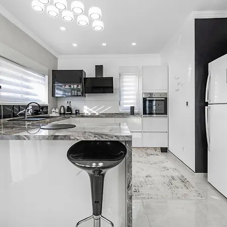 3 Bedroom Amazing In بيليس