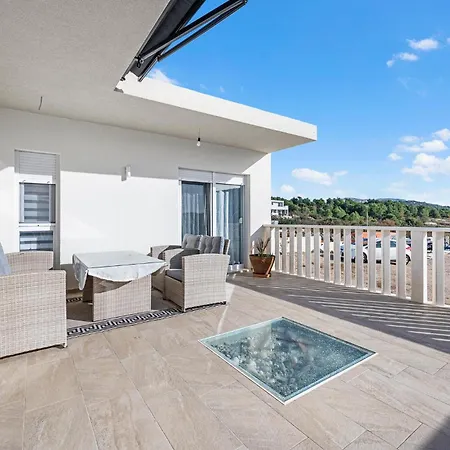 3 Bedroom Amazing In ביליצה