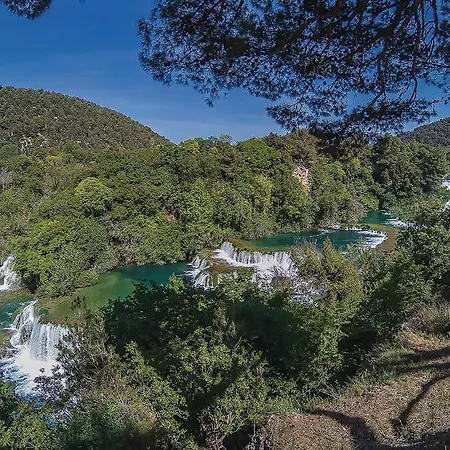 3 Bedroom Amazing In بيت للعطل