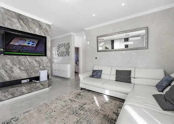 3 Bedroom Amazing In * ביליצה