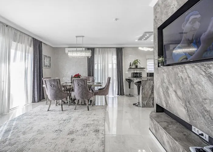 3 Bedroom Amazing In Holiday home