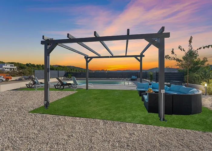 3 Bedroom Amazing In Holiday home