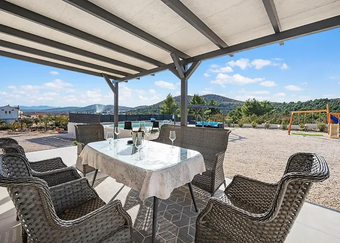 3 Bedroom Amazing In Holiday home *