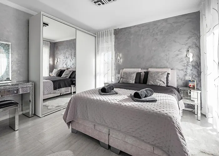 3 Bedroom Amazing In בית נופש ביליצה