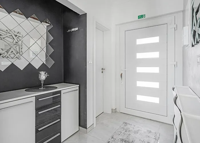 בית נופש 3 Bedroom Amazing In ביליצה