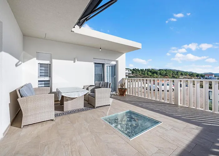 3 Bedroom Amazing In ביליצה