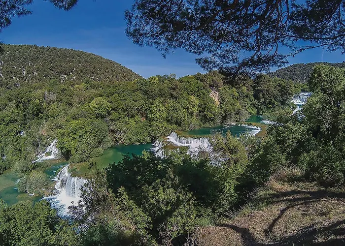 3 Bedroom Amazing In Holiday home