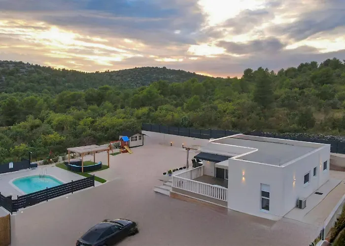 בית נופש 3 Bedroom Amazing In *